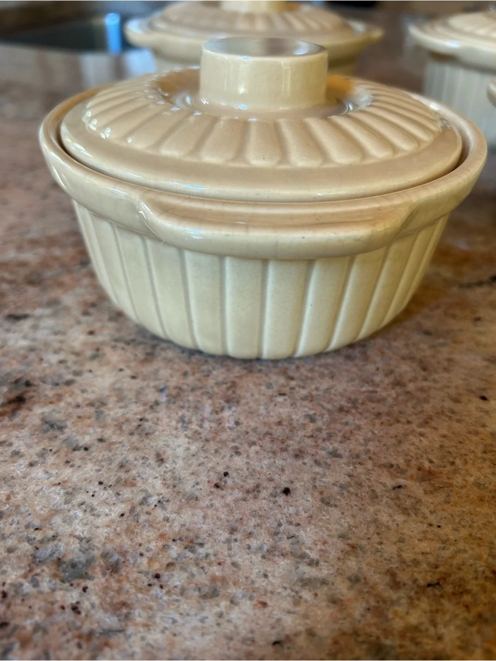 Set (2) 16 oz Japanese Mini Round Cocotte w/lids Made in Japan 5”x6” No chips